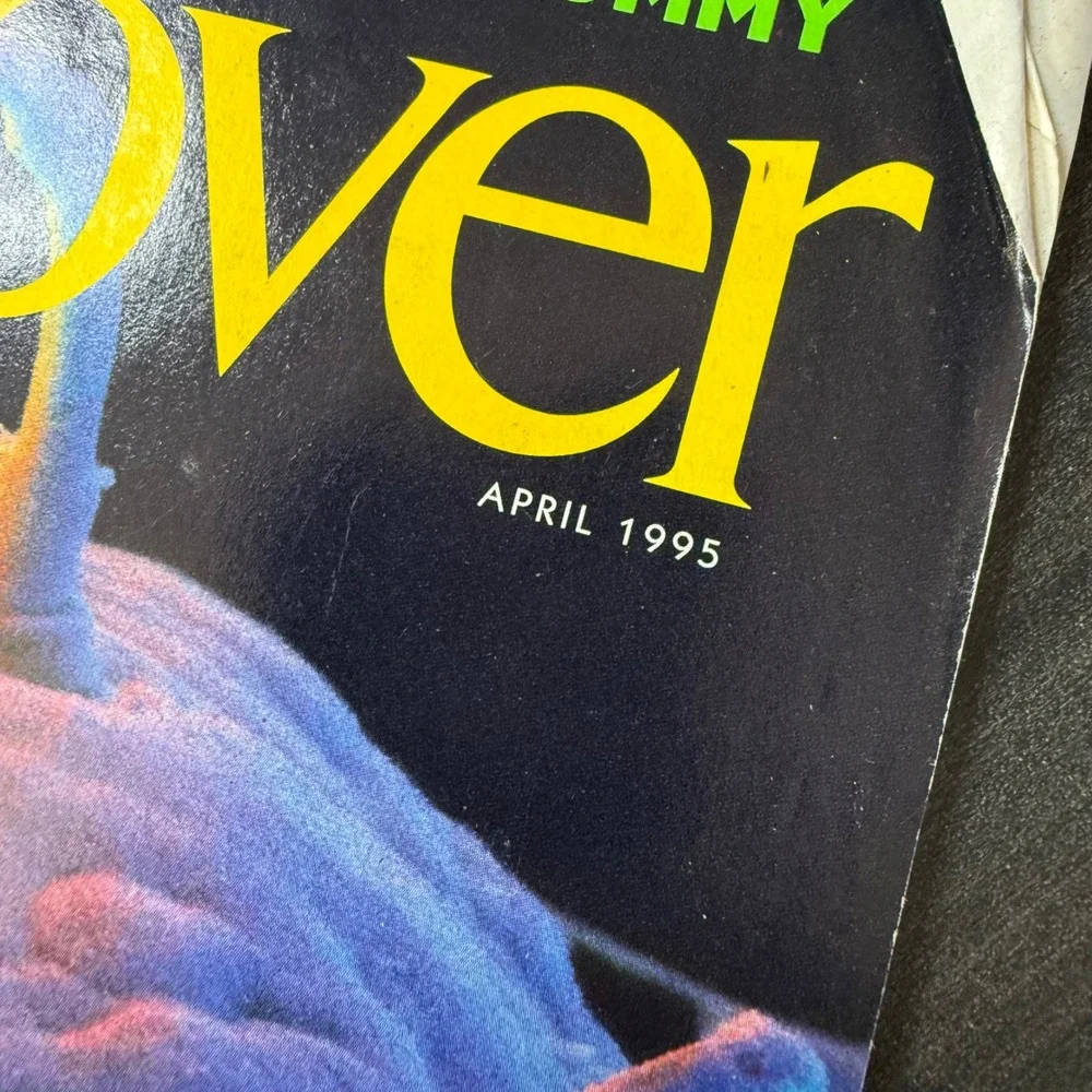 Discover Magazine‎ April 1995 Return of the Mummy Aliens on the Beach